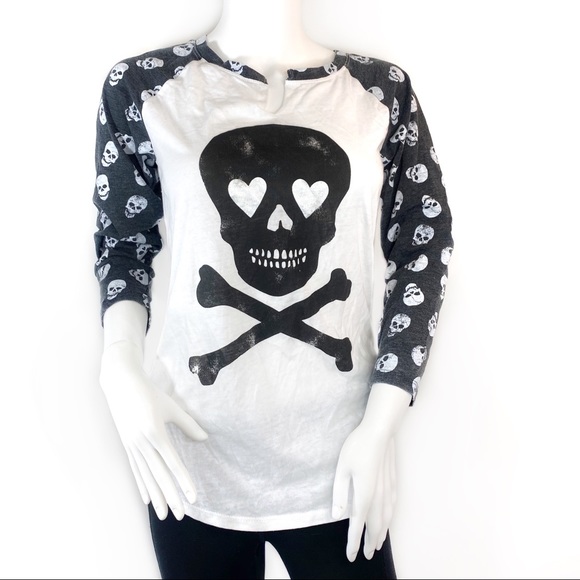 Grayson Threads Tops - NWT Grayson Threads Skull Crossbone Raglan Tee S